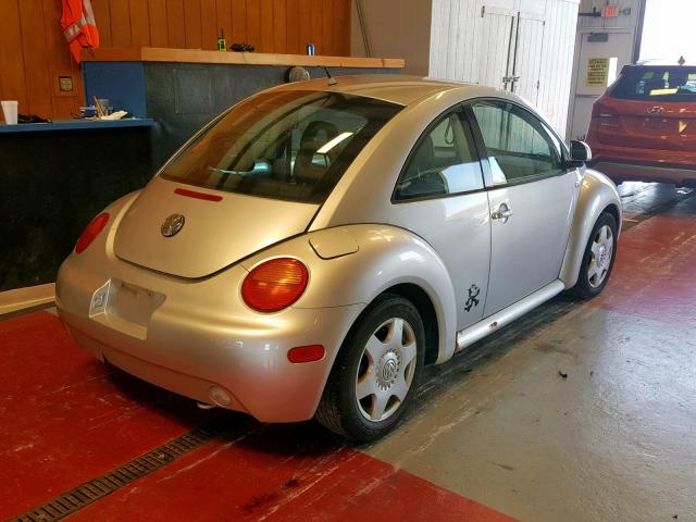 3VWCC21CXXM460750 - 1999 VOLKSWAGEN NEW BEETLE SILVER photo 4