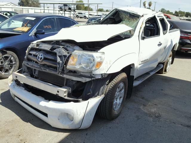 5TETU62N35Z136868 - 2005 TOYOTA TACOMA PRE WHITE photo 2