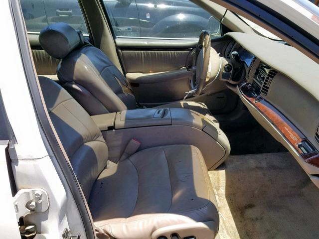 1G4CU5215W4644045 - 1998 BUICK PARK AVENU WHITE photo 5