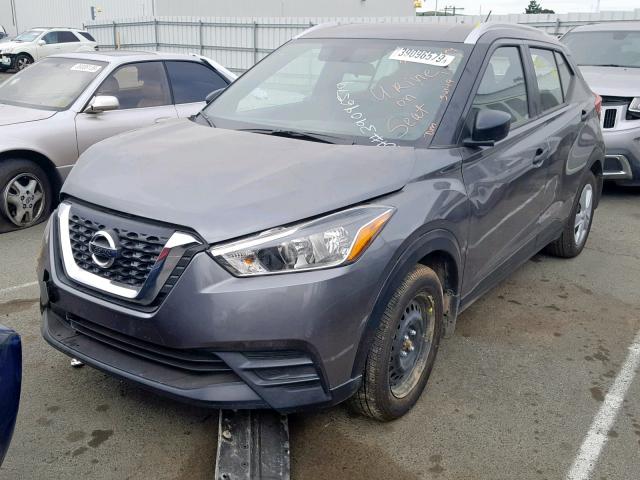 3N1CP5CUXJL536272 - 2018 NISSAN KICKS S GRAY photo 2