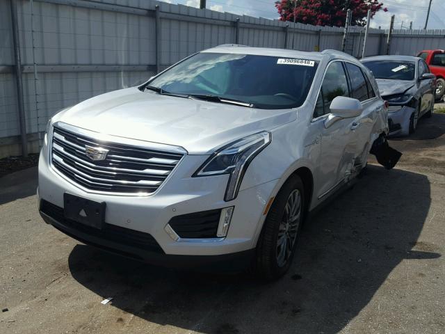 1GYKNCRS1HZ118494 - 2017 CADILLAC XT5 PREMIU SILVER photo 2