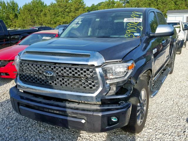 5TFAW5F10JX717877 - 2018 TOYOTA TUNDRA CRE GRAY photo 2