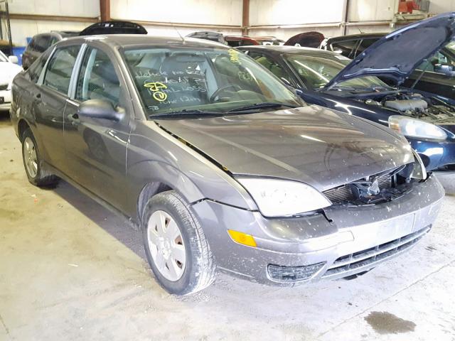 1FAHP34N67W204899 - 2007 FORD FOCUS ZX4 GRAY photo 1