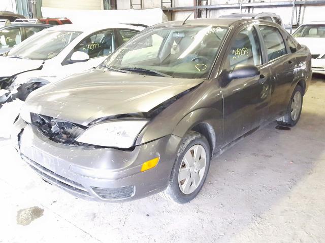 1FAHP34N67W204899 - 2007 FORD FOCUS ZX4 GRAY photo 2