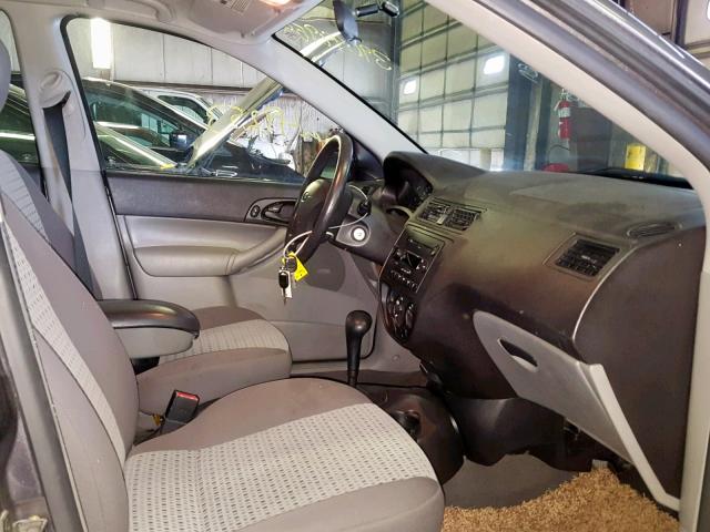 1FAHP34N67W204899 - 2007 FORD FOCUS ZX4 GRAY photo 5