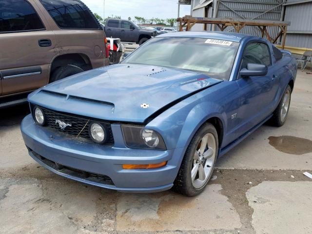 1ZVHT82H065265523 - 2006 FORD MUSTANG GT BLUE photo 2