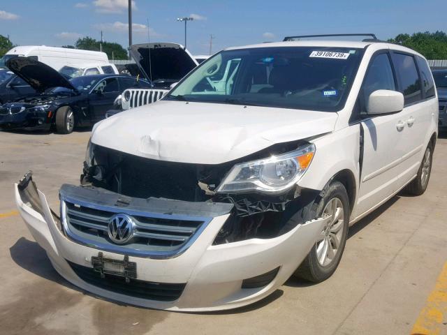 2C4RVABG9CR240750 - 2012 VOLKSWAGEN ROUTAN SE WHITE photo 2