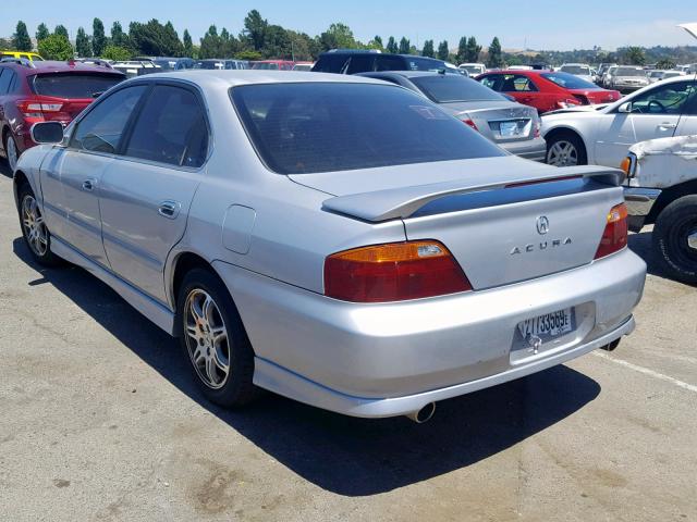 19UUA5675YA021773 - 2000 ACURA 3.2TL SILVER photo 3