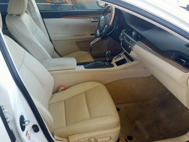 JTHBW1GG9D2037332 - 2013 LEXUS ES 300H WHITE photo 5