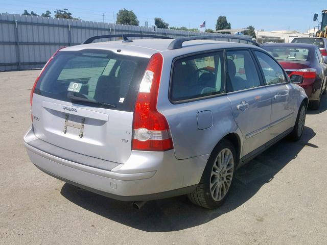 YV1MW682252043687 - 2005 VOLVO V50 T5 SILVER photo 4