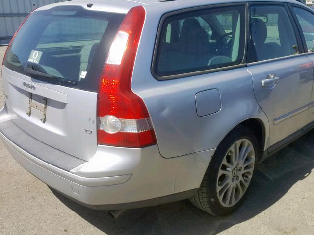 YV1MW682252043687 - 2005 VOLVO V50 T5 SILVER photo 9