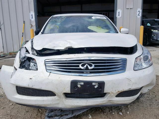 JNKCV61E99M311748 - 2009 INFINITI G37 BASE WHITE photo 9