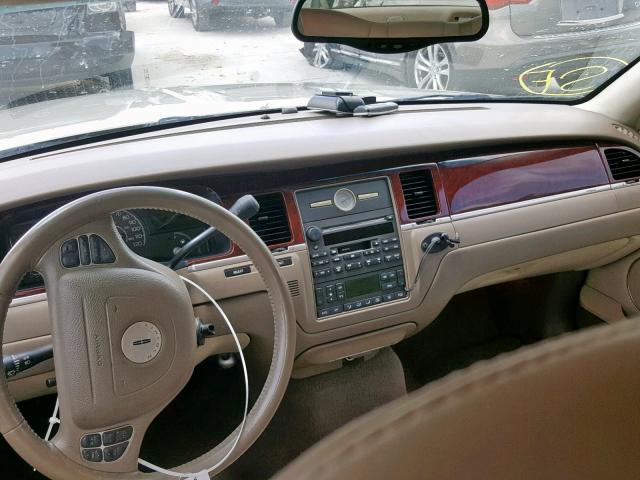 1LNHM81W84Y649752 - 2004 LINCOLN TOWN CAR E BEIGE photo 9