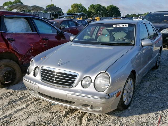 WDBJF65J0YB059815 - 2000 MERCEDES-BENZ E 320 SILVER photo 2