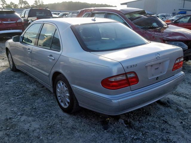 WDBJF65J0YB059815 - 2000 MERCEDES-BENZ E 320 SILVER photo 3