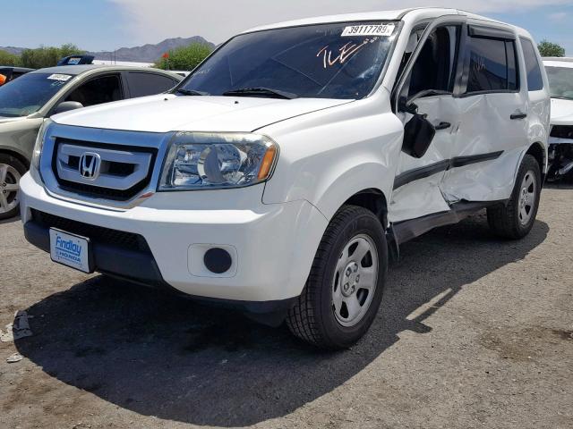 5FNYF3H20BB012422 - 2011 HONDA PILOT LX WHITE photo 2