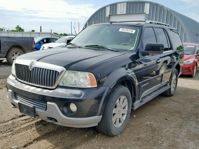 5LMFU28R24LJ02622 - 2004 LINCOLN NAVIGATOR შავი ფოტო 2