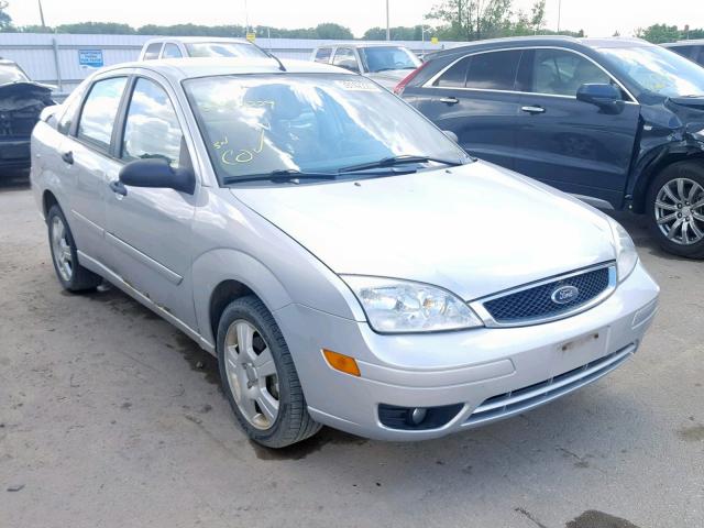 1FAHP34N56W221823 - 2006 FORD FOCUS ZX4 SILVER photo 1