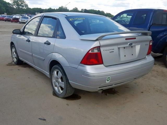 1FAHP34N56W221823 - 2006 FORD FOCUS ZX4 SILVER photo 3