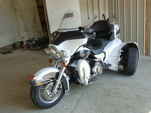 1HD1FC4168Y631421 - 2008 HARLEY-DAVIDSON FLHTCUI WHITE photo 2