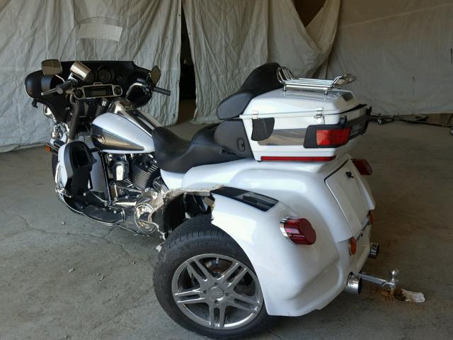 1HD1FC4168Y631421 - 2008 HARLEY-DAVIDSON FLHTCUI WHITE photo 3