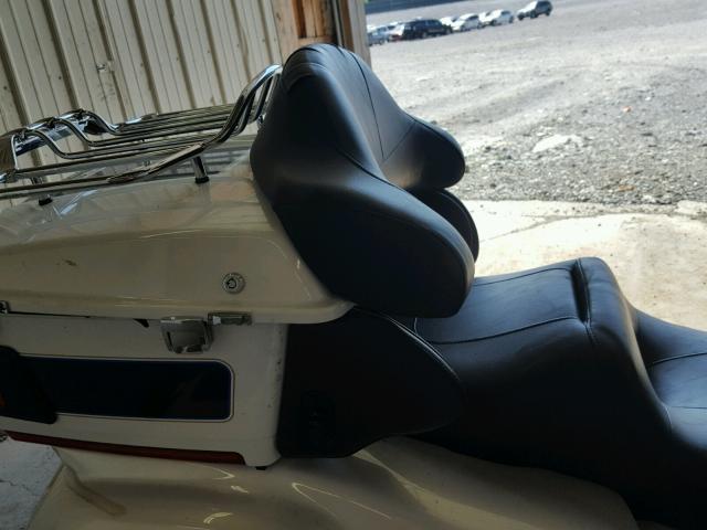 1HD1FC4168Y631421 - 2008 HARLEY-DAVIDSON FLHTCUI WHITE photo 6