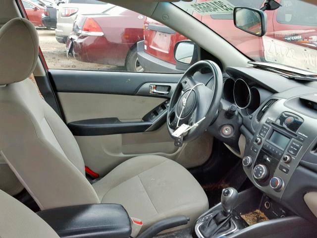 KNAFU4A20D5723665 - 2013 KIA FORTE EX RED photo 5