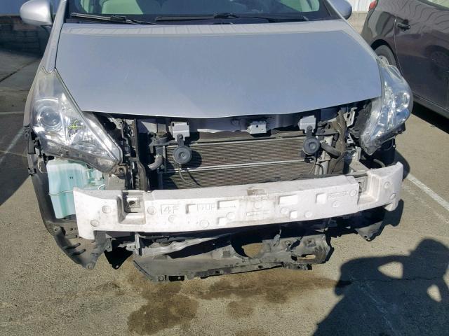 JTDZN3EU0C3186289 - 2012 TOYOTA PRIUS V SILVER photo 9