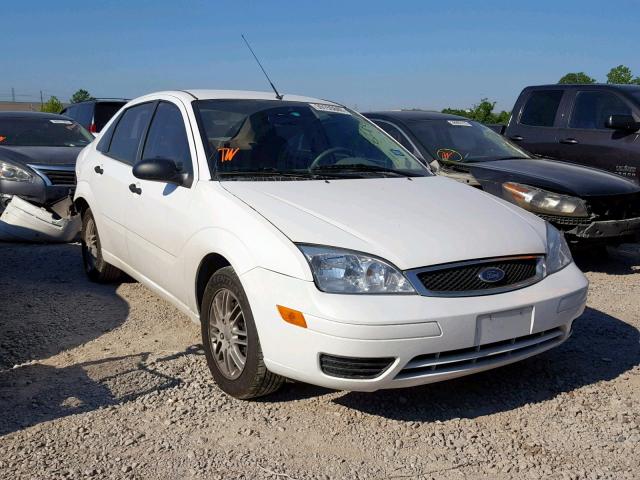 1FAFP34N35W141586 - 2005 FORD FOCUS ZX4 WHITE photo 1