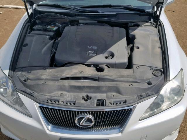 JTHCK262975011585 - 2007 LEXUS IS 250 WHITE photo 7