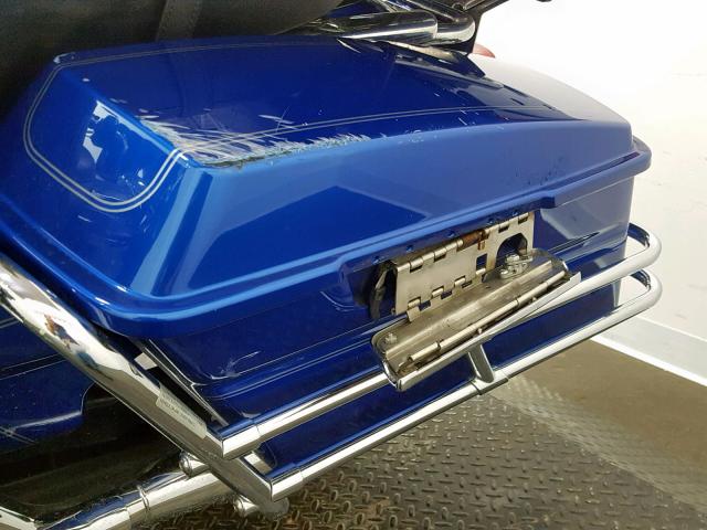 1HD1FC4188Y677171 - 2008 HARLEY-DAVIDSON FLHTCUI BLUE photo 18