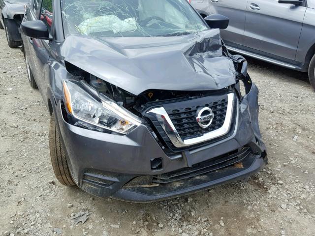 3N1CP5CU7JL538299 - 2018 NISSAN KICKS S GRAY photo 9