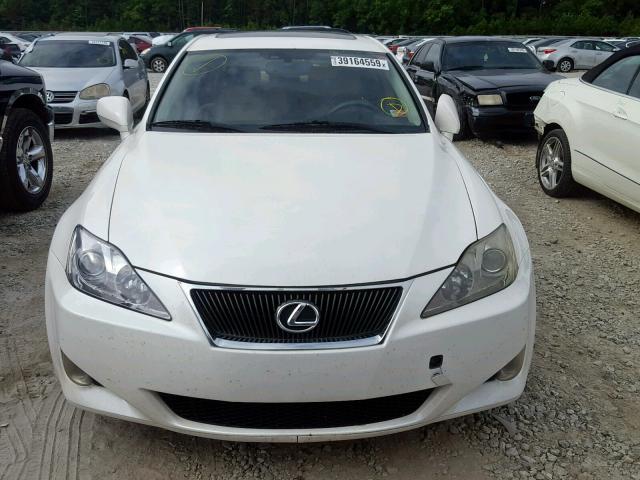 JTHCK262065004006 - 2006 LEXUS IS 250 WHITE photo 9