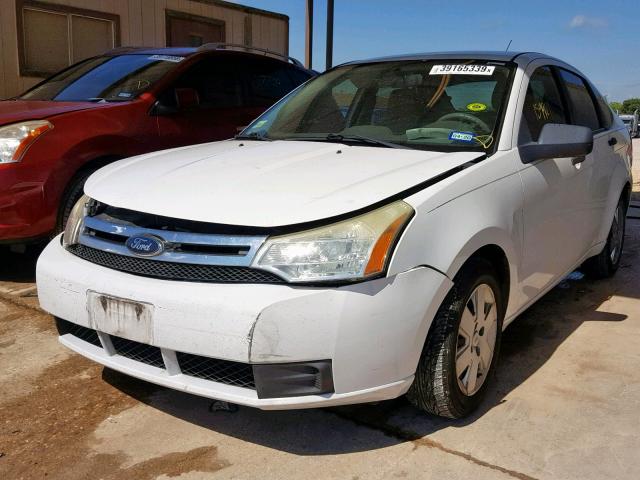 1FAHP34N68W237614 - 2008 FORD FOCUS S/SE WHITE photo 2