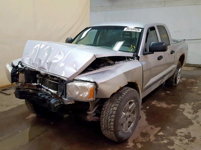 1D7HW48N06S641421 - 2006 DODGE DAKOTA QUA SILVER photo 2