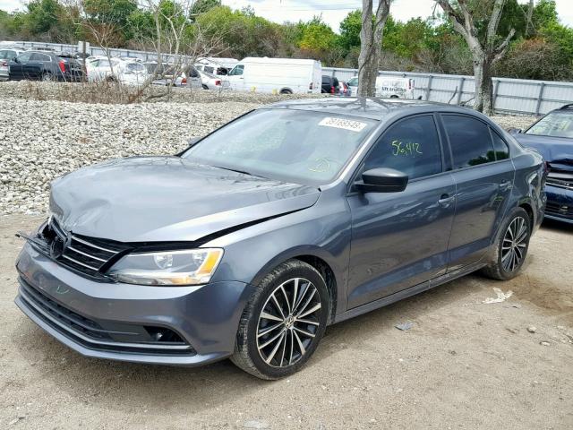 3VWD17AJ2GM401004 - 2016 VOLKSWAGEN JETTA SPOR GRAY photo 2