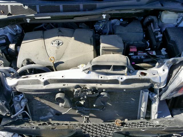 5TDXZ3DCXHS869109 - 2017 TOYOTA SIENNA SE SILVER photo 7