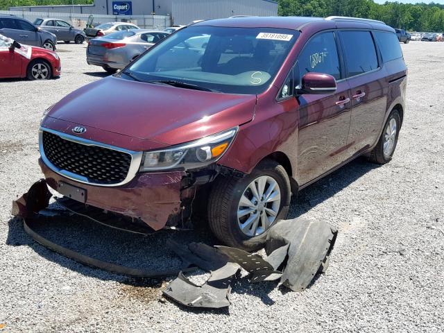 KNDMB5C17G6120057 - 2016 KIA SEDONA LX BURGUNDY photo 2