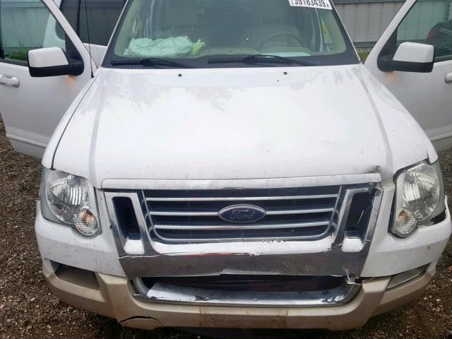 1FMEU74E97UB55332 - 2007 FORD EXPLORER E WHITE photo 7