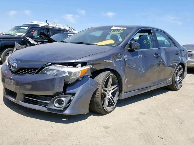 4T1BD1FK3EU136727 - 2014 TOYOTA CAMRY HYBR GRAY photo 2