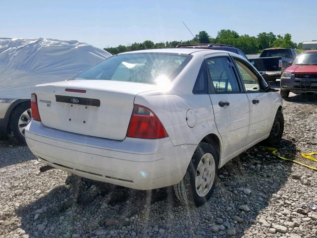 1FAHP34N77W353709 - 2007 FORD FOCUS ZX4 WHITE photo 4