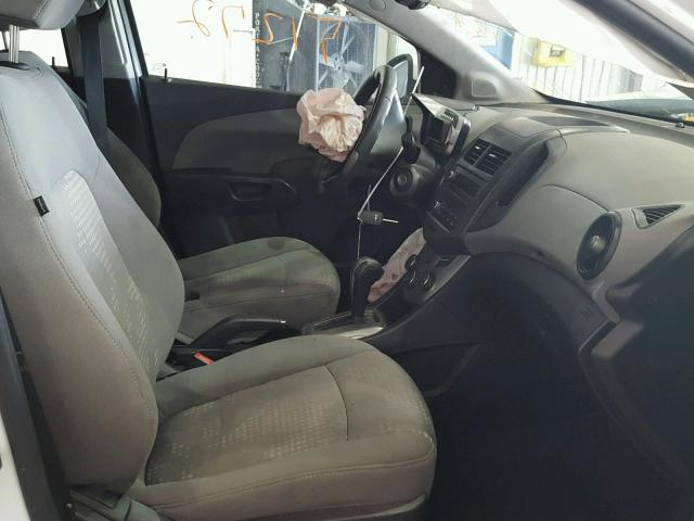 1G1JA6SH7D4129254 - 2013 CHEVROLET SONIC LS 白色 照片 5