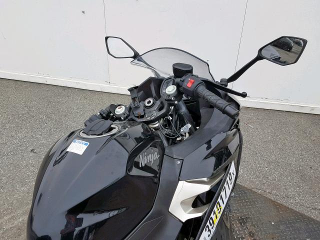 JKAEXKG15JDA08050 - 2018 KAWASAKI EX400 BLACK photo 5