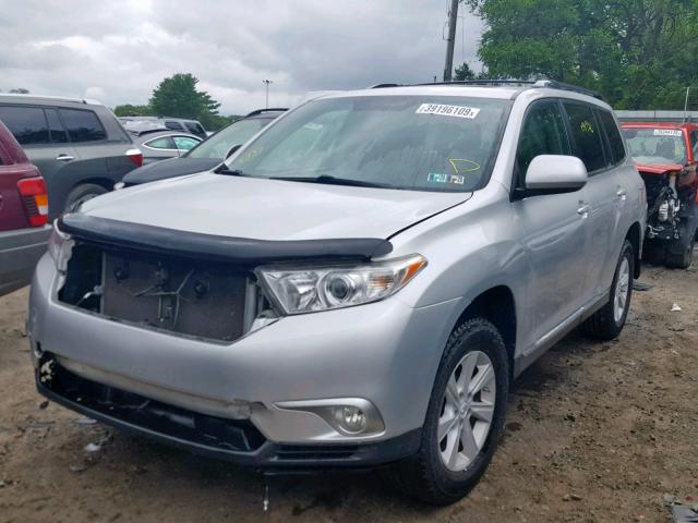 5TDBK3EH9CS136728 - 2012 TOYOTA HIGHLANDER SILVER photo 2