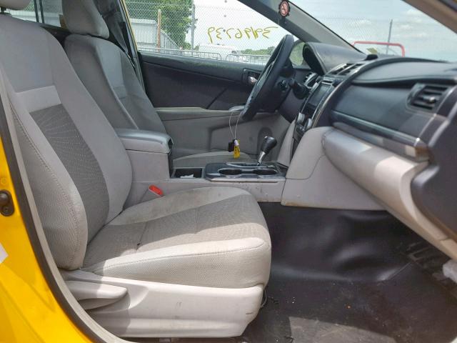 4T1BD1FK5EU138754 - 2014 TOYOTA CAMRY HYBR YELLOW photo 5