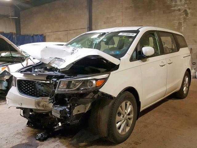 KNDMA5C13H6272597 - 2017 KIA SEDONA L WHITE photo 2