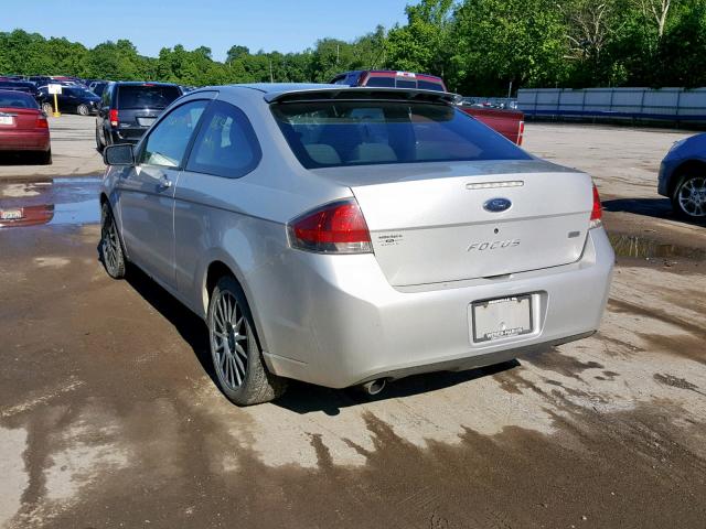 1FAHP33N69W174324 - 2009 FORD FOCUS SES SILVER photo 3