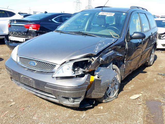 1FAHP36N55W196689 - 2005 FORD FOCUS ZXW GRAY photo 2