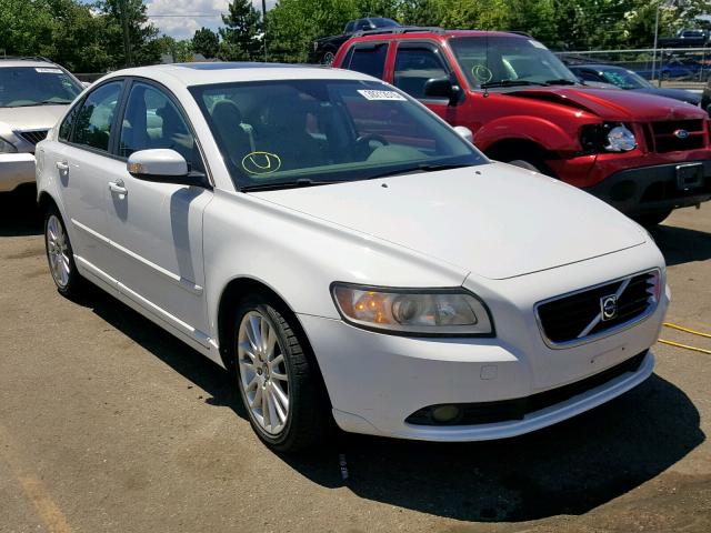 YV1382MS8A2501120 - 2010 VOLVO S40 2.4I WHITE photo 1