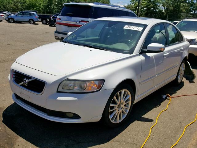 YV1382MS8A2501120 - 2010 VOLVO S40 2.4I WHITE photo 2